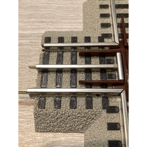 Lionel 6-12019 O-gauge/O-27 FasTrack 90-degree Crossing Track Section - Picture 10 of 10